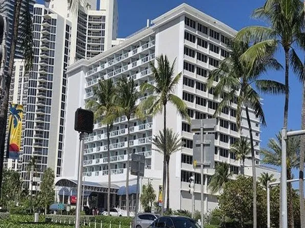 19201 Collins Ave, Sunny Isles Beach, FL 33160