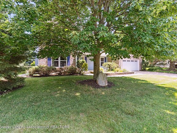 3rd image of 4460 Satinwood Dr