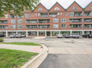 1111 Burlington Ave Unit 422, Lisle, IL 60532