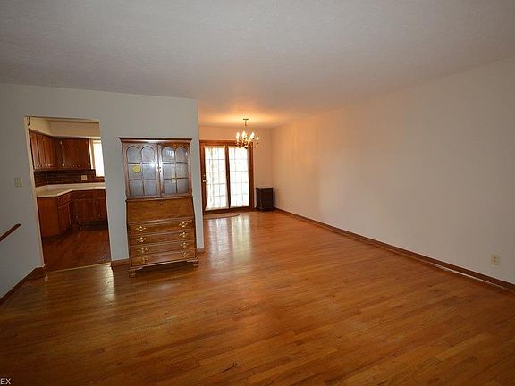 3rd image of 5868 Sweet Birch Dr