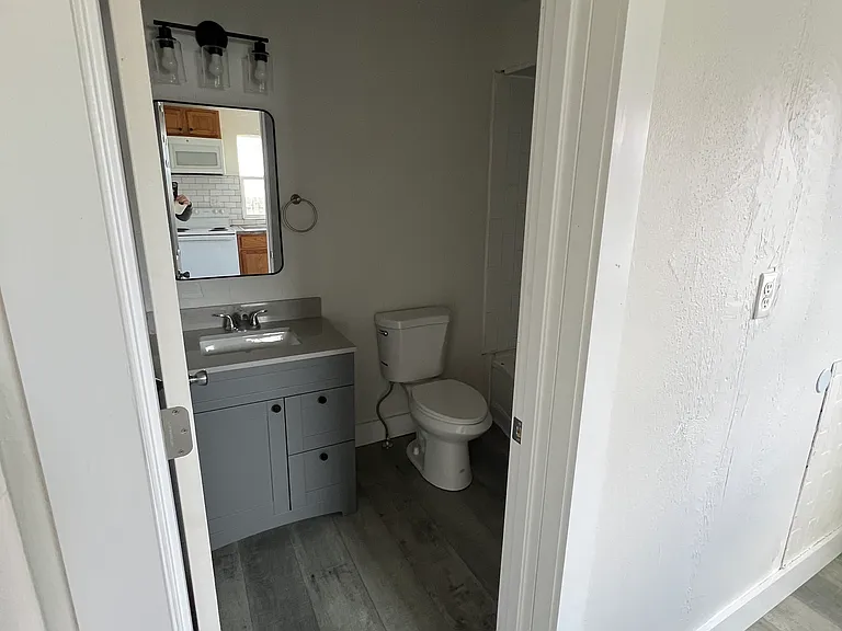 2211 W Atlantic St — Photo 4
