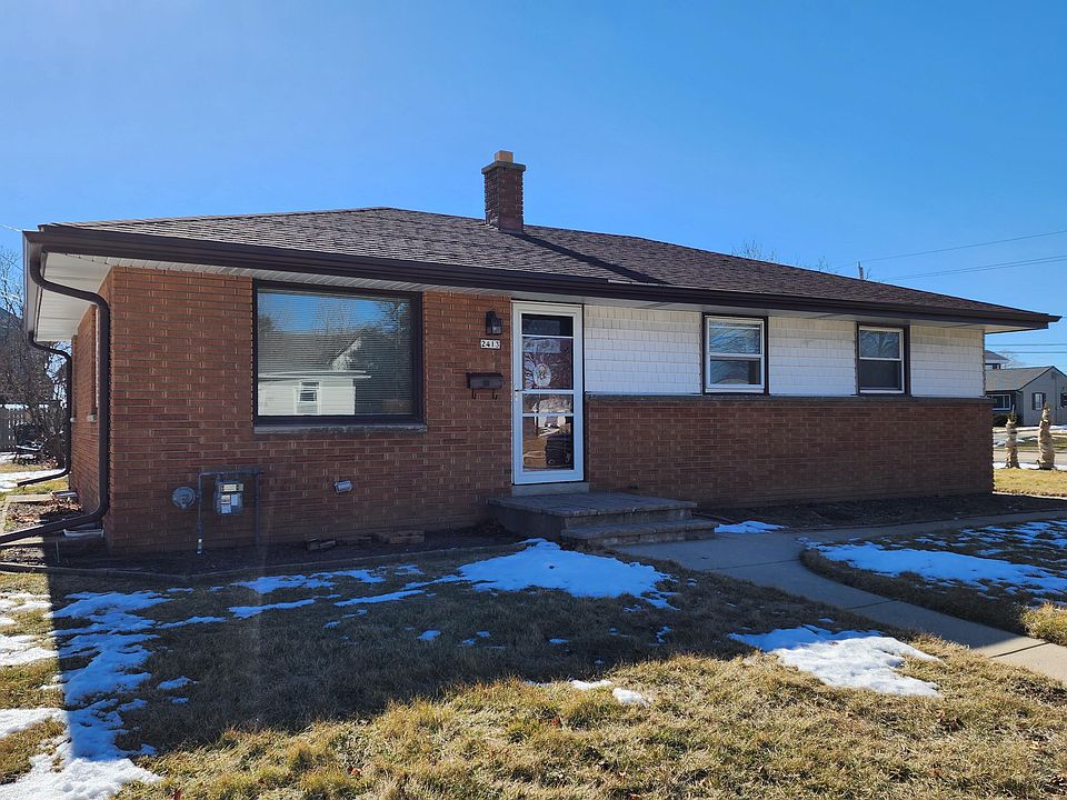 1st image of 2413 E Armour Ave