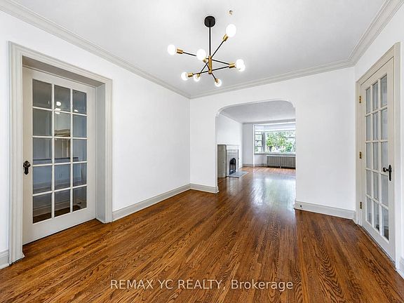 5th image of 425 Broadway Ave