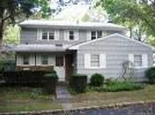 1 Meryl Ln, Great Neck, NY 11024