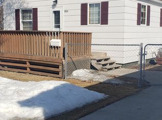 806 N Central St, Warren, MN 56762