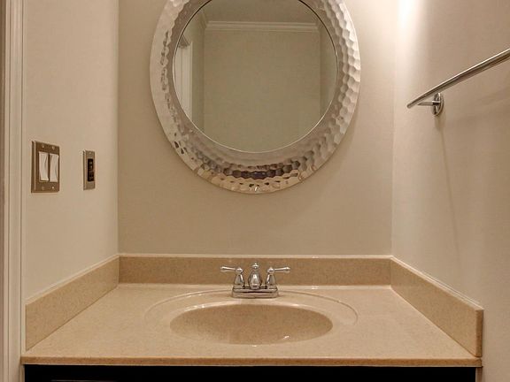 5th image of 12 Magnolia Sq #12