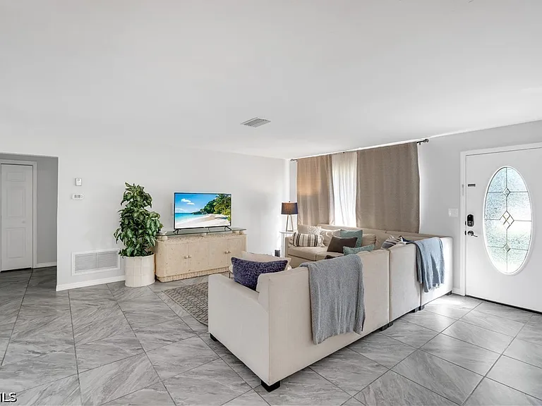 5602 Driftwood Pkwy — Photo 5