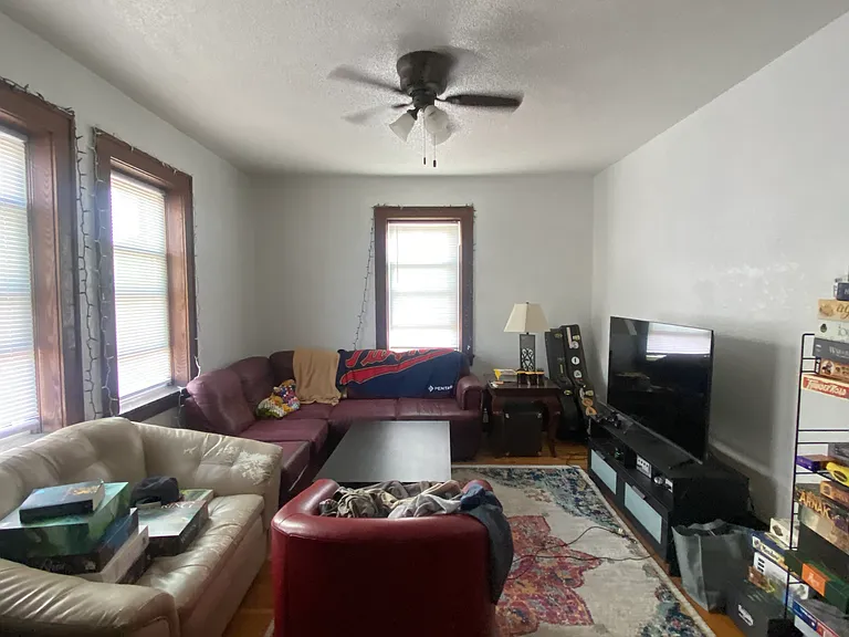 169 Victoria St N #1 — Photo 2