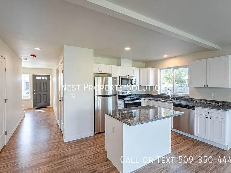 1070 S Grand Dr #B — Photo 16
