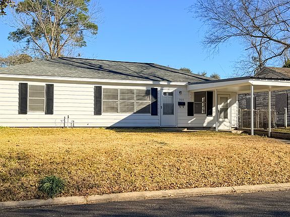 2nd image of 909 Lake Court Dr