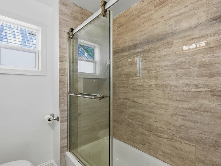 4318 Lawrence St — Photo 22