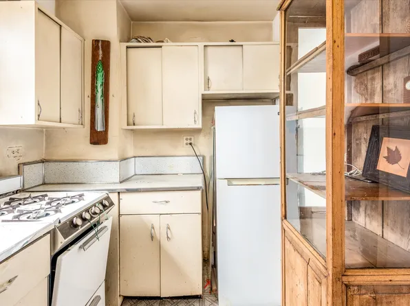 300 East 71st Street image 9 of 13