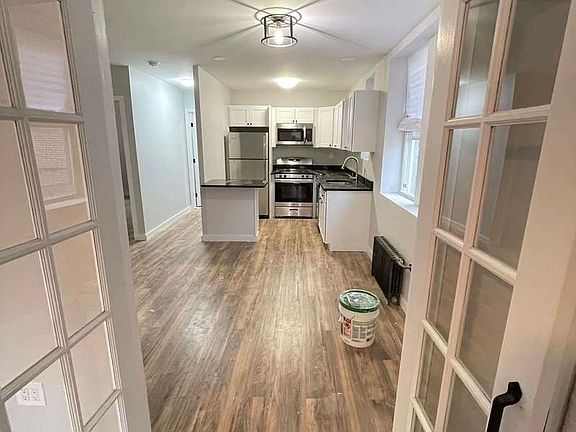 5th image of 258 Halsey St #B2