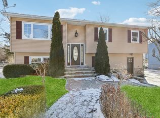 4 Benny Ln, Middletown, NY 10940