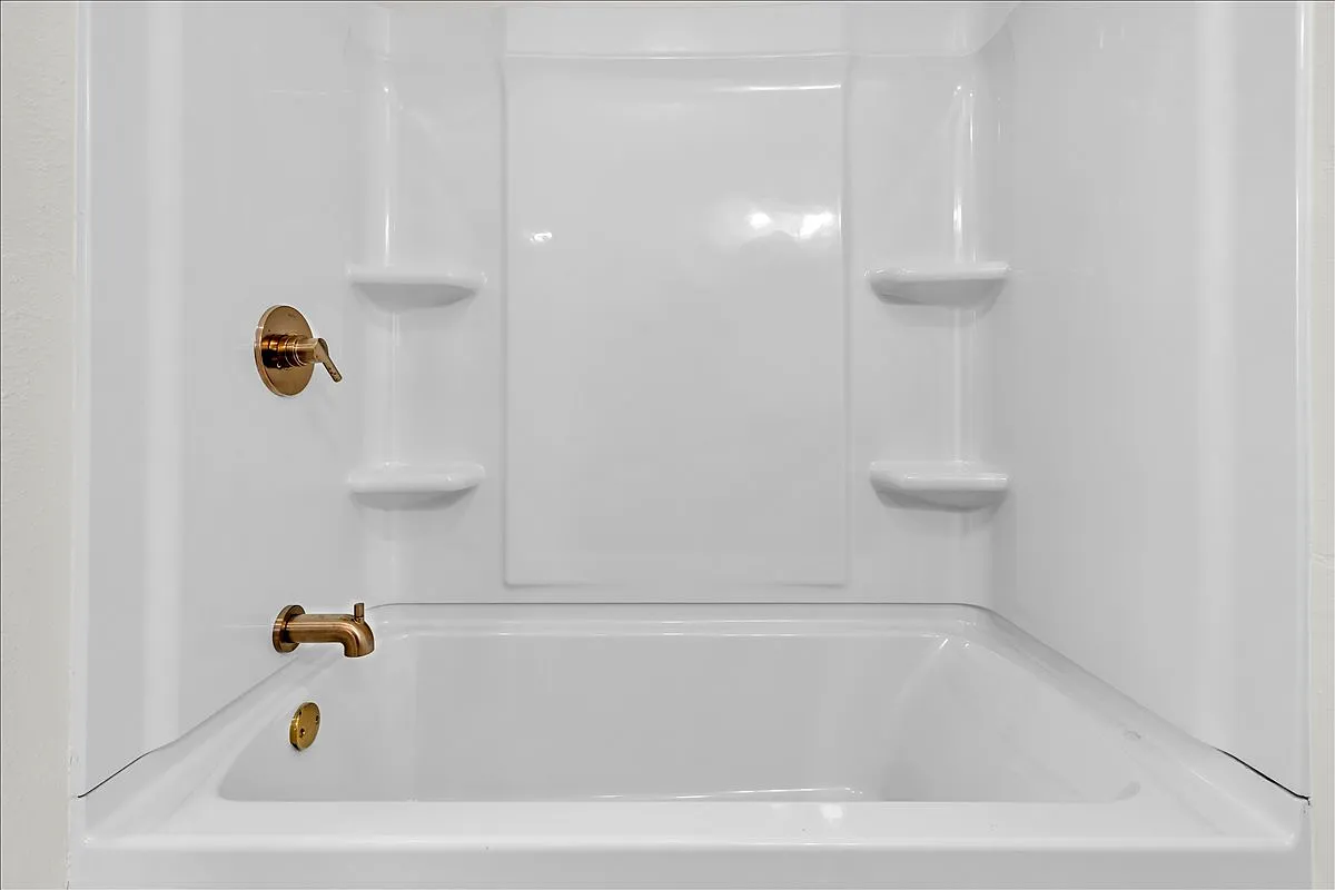 3 bed, 2068 sqft, $2,325 — Photo 4