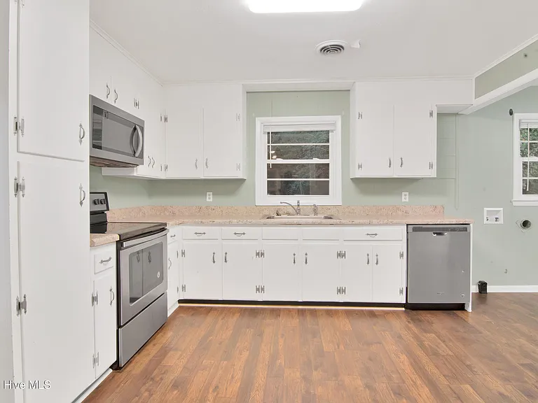 300 Long Acres Dr — Photo 5