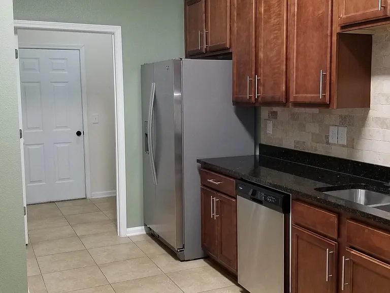 131 Burnett Ct #104 — Photo 6