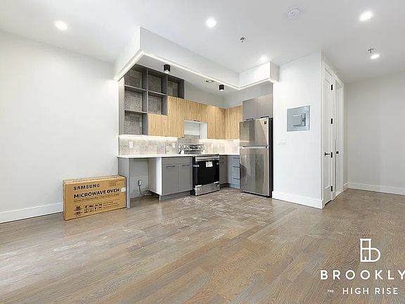 2nd image of 1692 Pacific St APT 3F