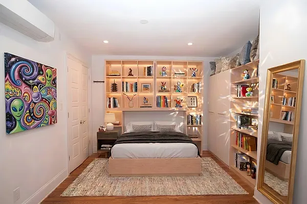 Bedroom, photo 1