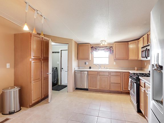 5th image of 19 Ventura Ln