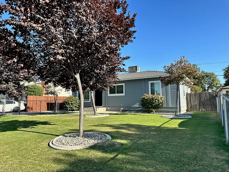 3609 Peckham Ave — Photo 2
