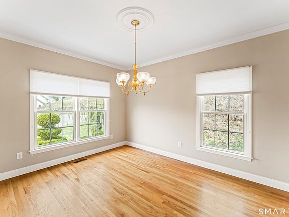 5th image of 18 Spring Ridge Court #18