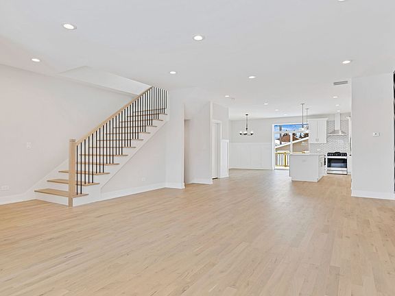 4th image of 4946 S Leamington Ave