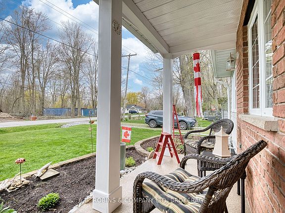 5th image of 633 Wyldewood Rd