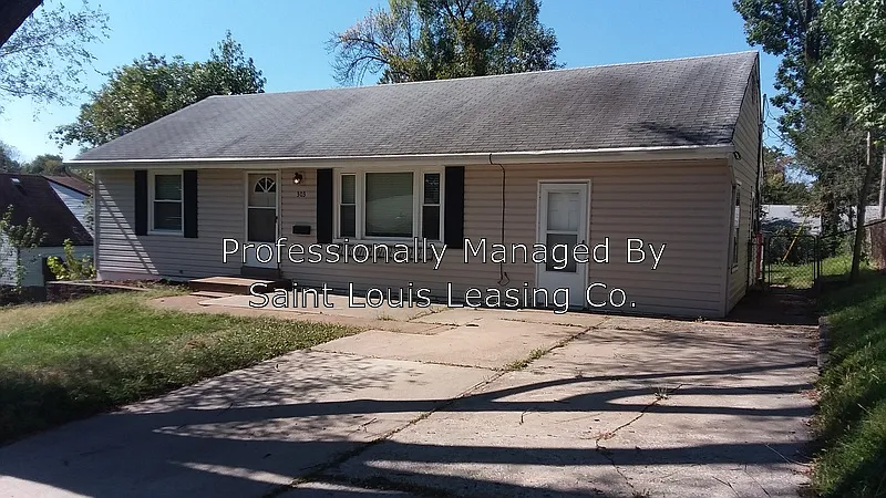 303 Superior Dr photo 1