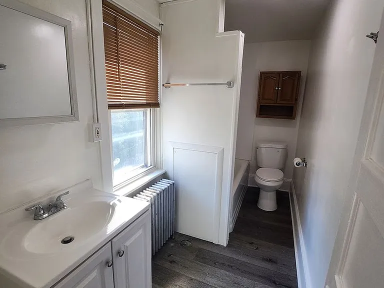 266-268 E Walnut St — Photo 5