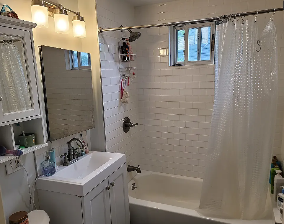 3 bed, 1200 sqft, $4,220 — Photo 2