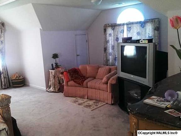 3rd image of 165 Paul Revere Dr