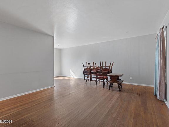 3rd image of 1800 Vale St