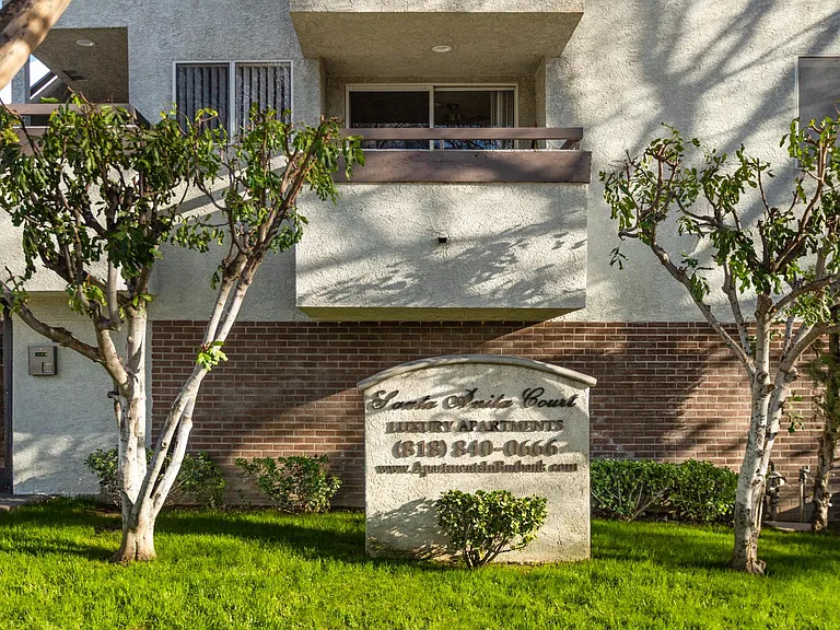 Santa Anita Court Luxury Apartments