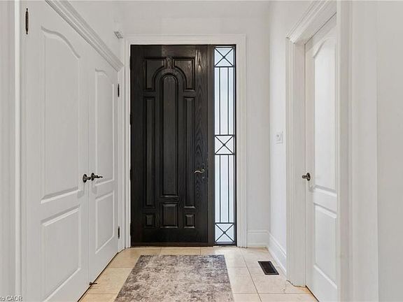 5th image of 1063 Greenoaks Dr