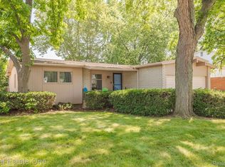 27116 Pierce St, Southfield, MI 48076