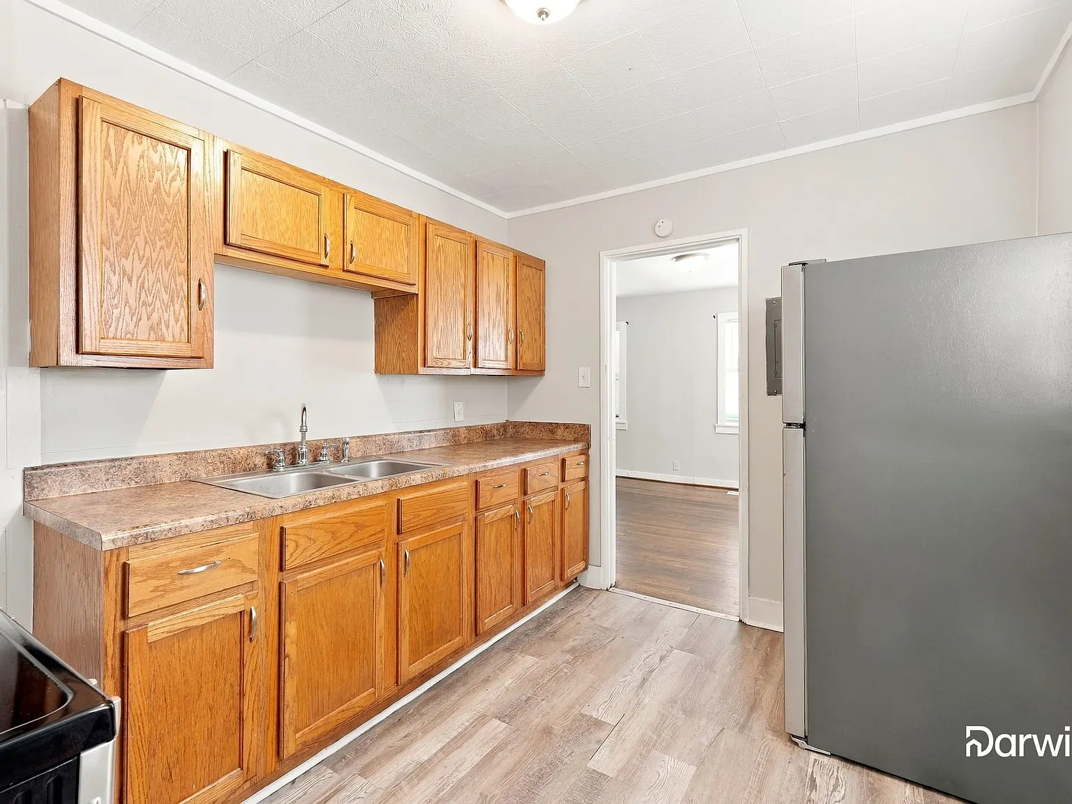 3 bed, 1.0 bath, 864 sqft, $1,060 — Photo 3