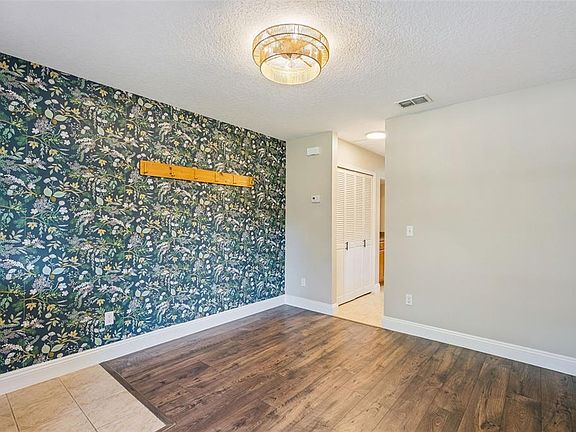 3rd image of 1459 Azalea Ave
