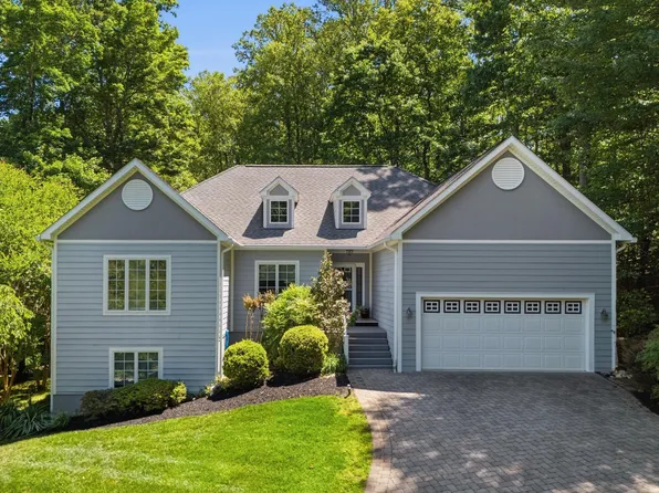 100 Waterside Dr, Moneta, VA 24121