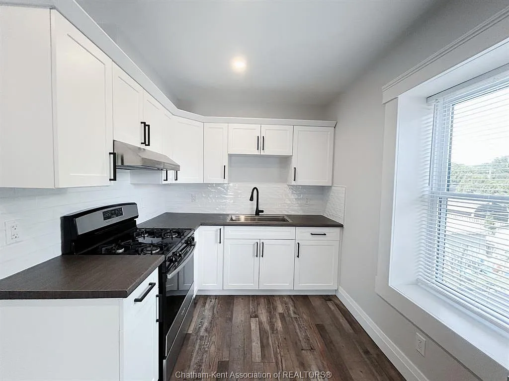 1 bed, 1.5 bath, $1,650 — Photo 2