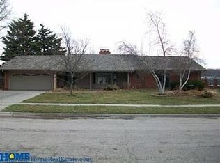 520 Lakewood Dr, Lincoln, NE 68510
