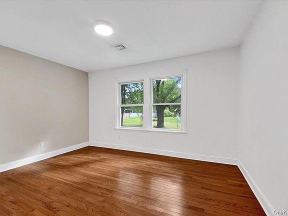 4th image of 9 Hillside Close