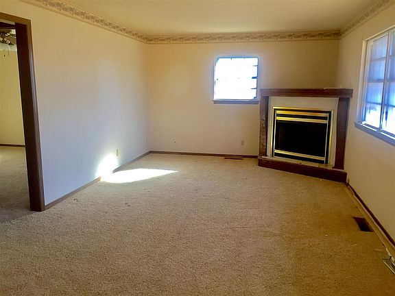 2nd image of 820 S Santa Fe St