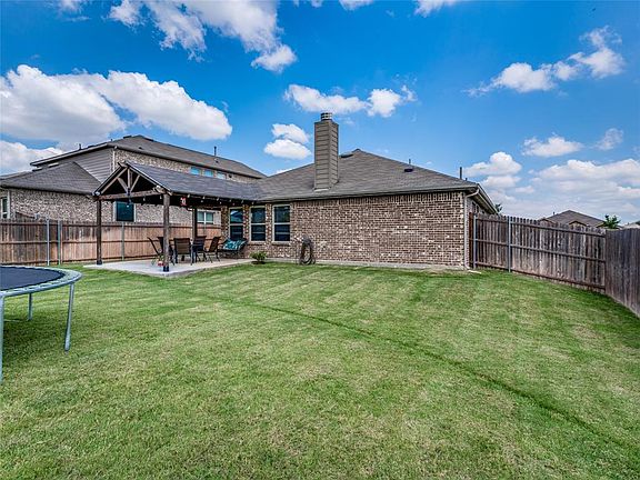 2nd image of 412 Eureka Ct