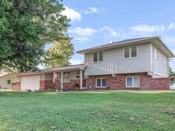 810 W 25th Ave, Hutchinson, KS 67502
