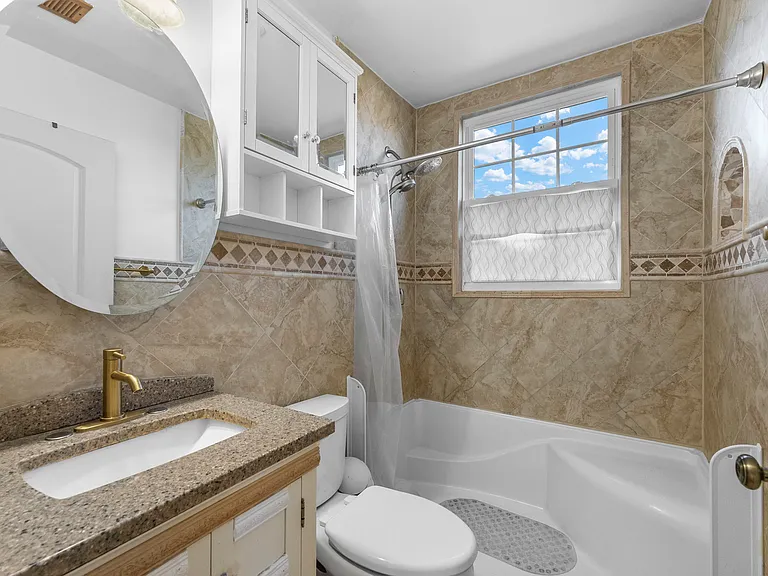 360 Gorge Rd #2 — Photo 18