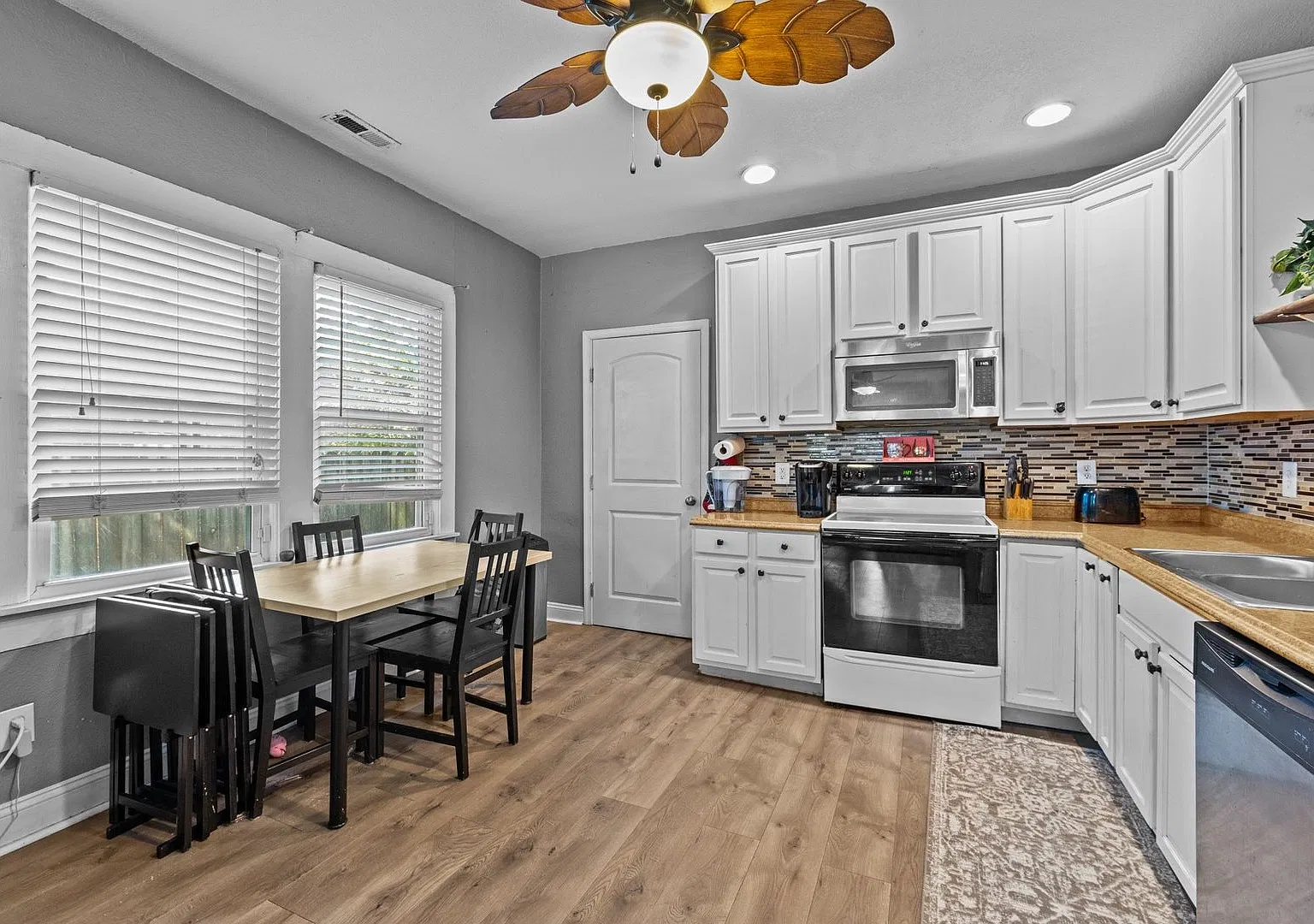 Welcome to this charming 3-bedroom, 2-bath ranch-style home in Norfolk! — Photo 4