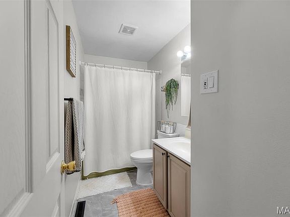 5th image of 2922 Shores Dr