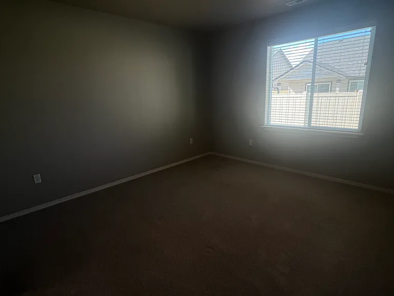 6105 Judd Ave — Photo 8