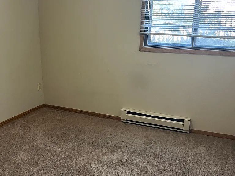 810 Benton Dr — Photo 7